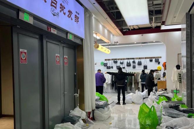 CQ9电子 CQ9传奇电子中国服装第一街“爆了”：有人三天卖1000万有人开单到手软(图2)