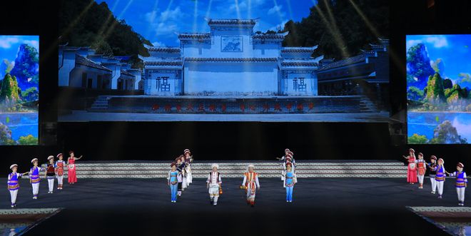 精彩集锦丨“旅拍湘西·CQ9电子 CQ9传奇电子多彩非遗”四省边区民族服装展演(图4)