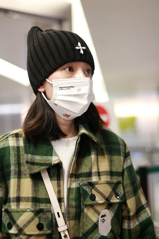CQ9电子 CQ9传奇电子冬天不要总穿纯色的服装学宋祖儿穿格纹的服装怎么看都很美(图3)