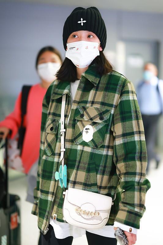 CQ9电子 CQ9传奇电子冬天不要总穿纯色的服装学宋祖儿穿格纹的服装怎么看都很美(图2)