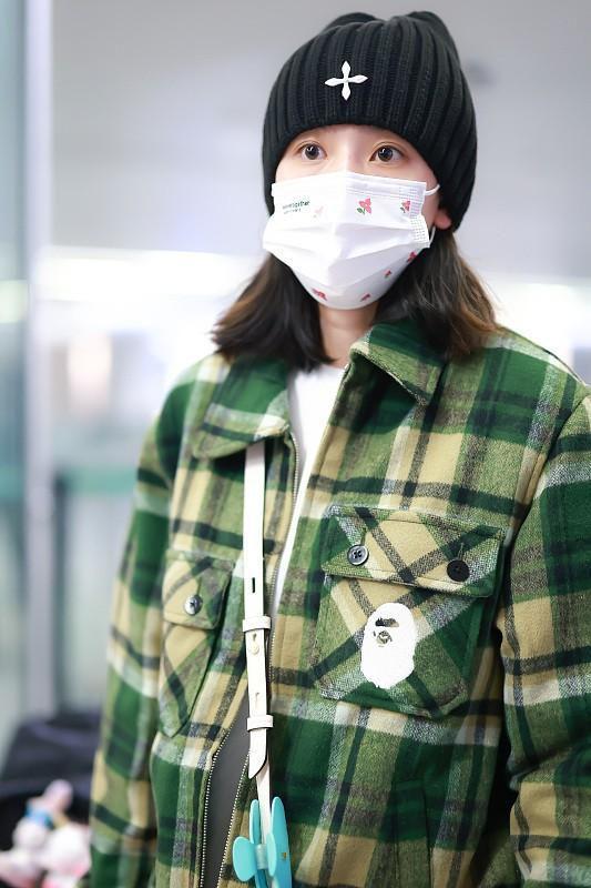 CQ9电子 CQ9传奇电子冬天不要总穿纯色的服装学宋祖儿穿格纹的服装怎么看都很美
