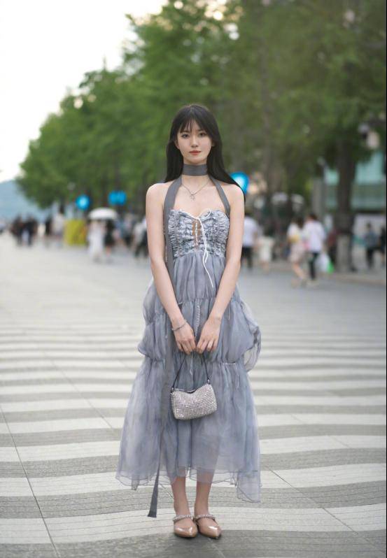 CQ9电子 CQ9传奇电子“杭州街拍”又赢了虽然没有美颜滤镜但照样高级、精致