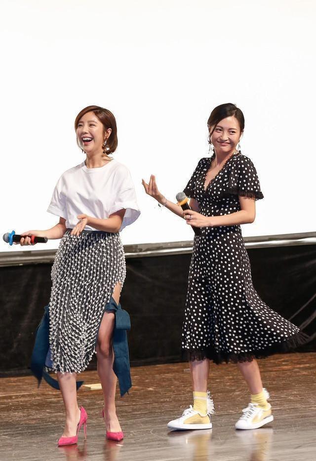 包文婧和网红同框感觉也没赢多少俩人看着服装相CQ9电子 CQ9传奇电子像都挺美的