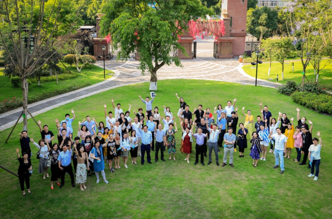 CQ9电子 CQ9传奇电子西南大学2020届服装与服饰设计专业优秀毕业设计作品亮相中国国际大学生时装周(图3)