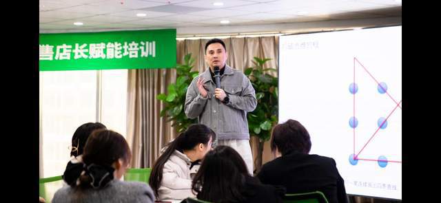格CQ9电子 CQ9传奇电子悟说服装： 开局即冲刺助服装品牌更上一层楼！(图7)