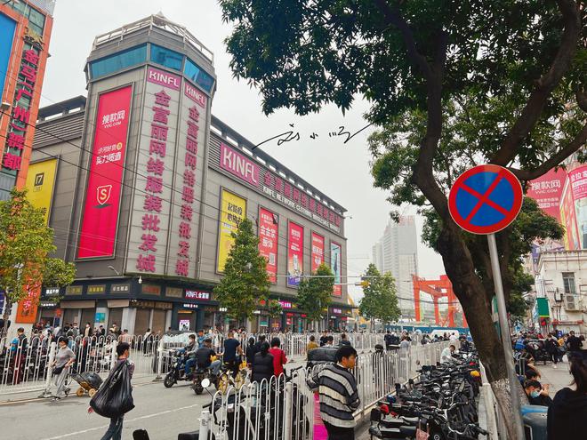 实拍“沙河服装批发市场”就在广州市中心常被大家吐槽CQ9电子 CQ9传奇电子脏乱差(图2)