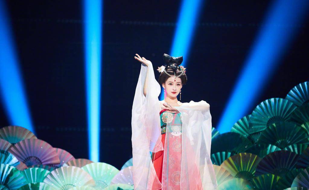 CQ9电子 CQ9传奇电子请！服装组赶紧找综艺造型师！(图11)