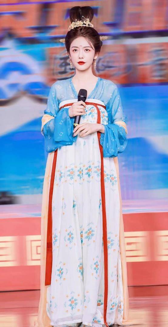CQ9电子 CQ9传奇电子请！服装组赶紧找综艺造型师！(图9)