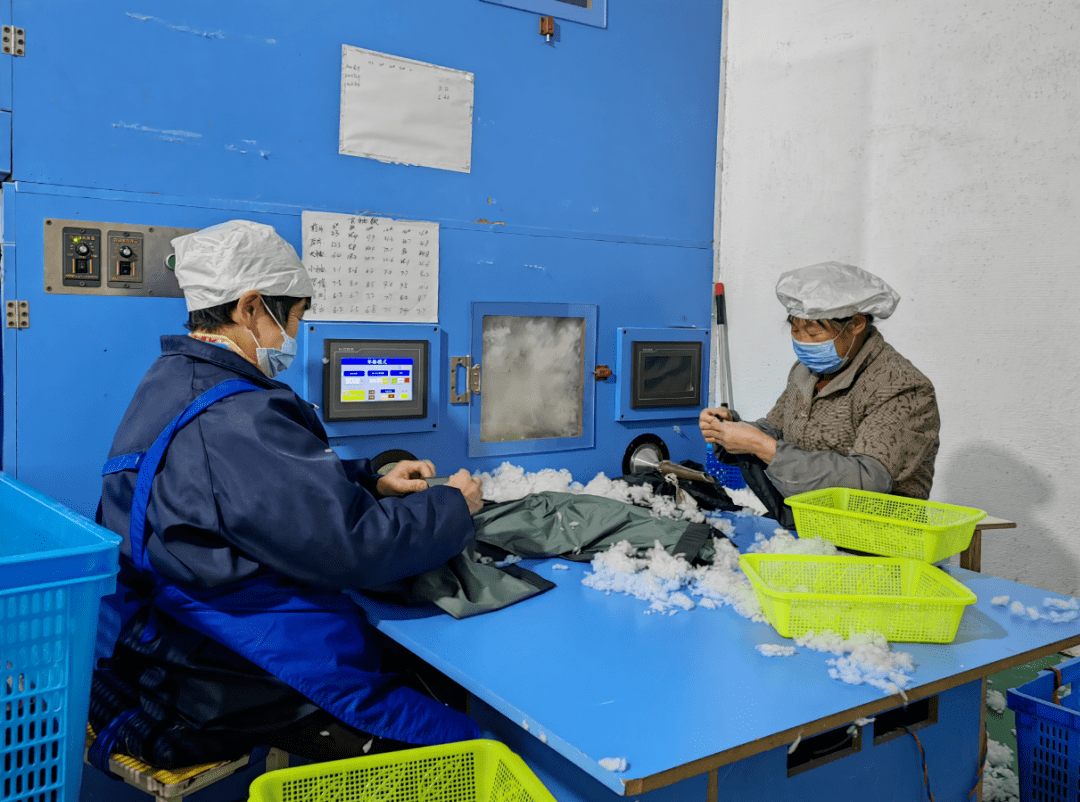 沿河恒泰CQ9电子 CQ9传奇电子源服装有限公司：政府服务靠前 企业蓬勃发展(图4)