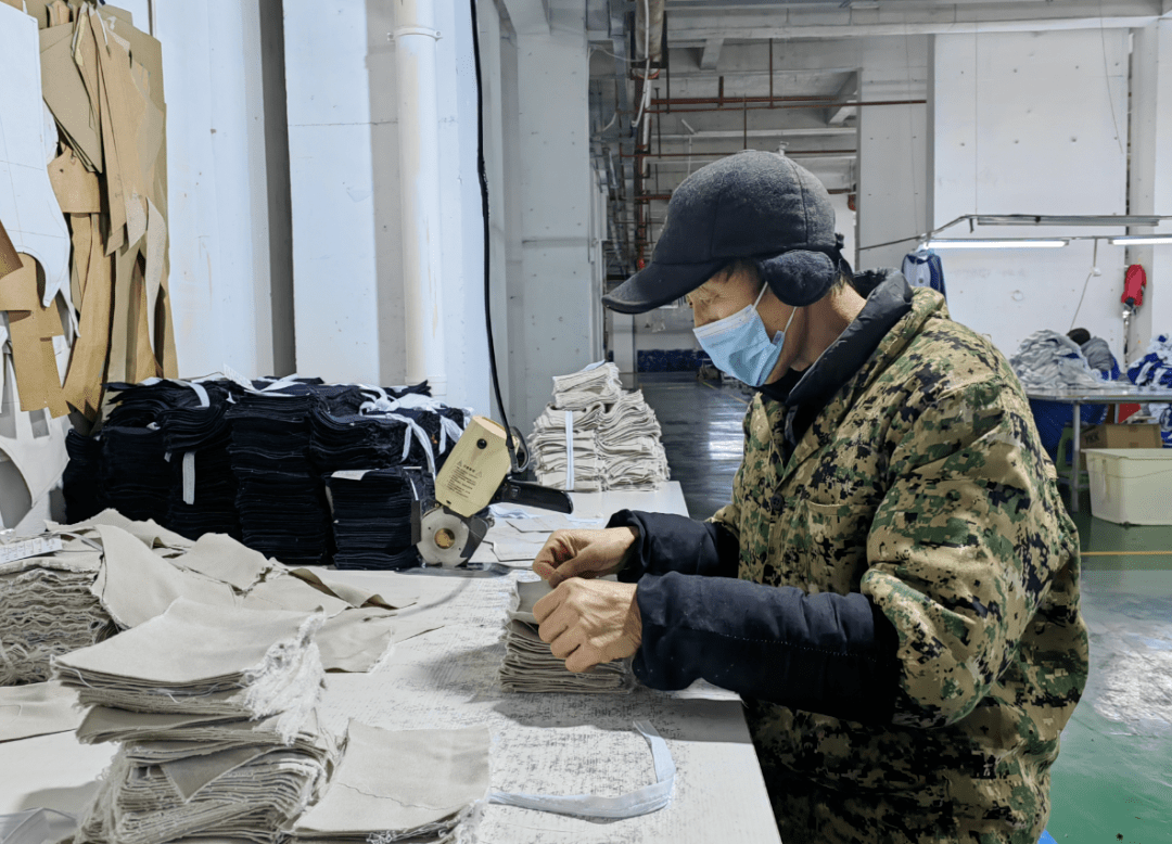 沿河恒泰CQ9电子 CQ9传奇电子源服装有限公司：政府服务靠前 企业蓬勃发展(图3)