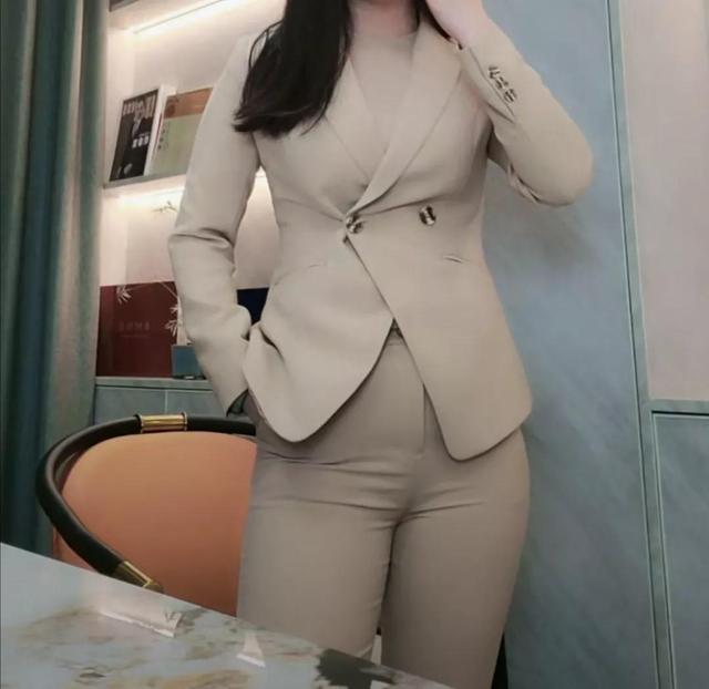 一个良好的发型能给人自信一件职业的服装也能树立威信CQ9电子 CQ9传奇电子