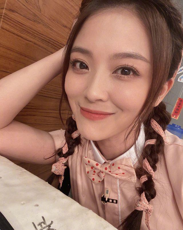 CQ9电子 CQ9传奇电子童年“女神”卓文萱咋不老呢穿着少女的服装看不出来30多岁