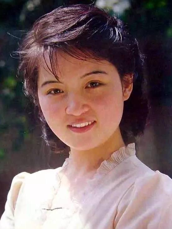 CQ9电子 CQ9传奇电子87《红楼梦》她在剧中只出场一次服装首饰却是全剧之最(图4)