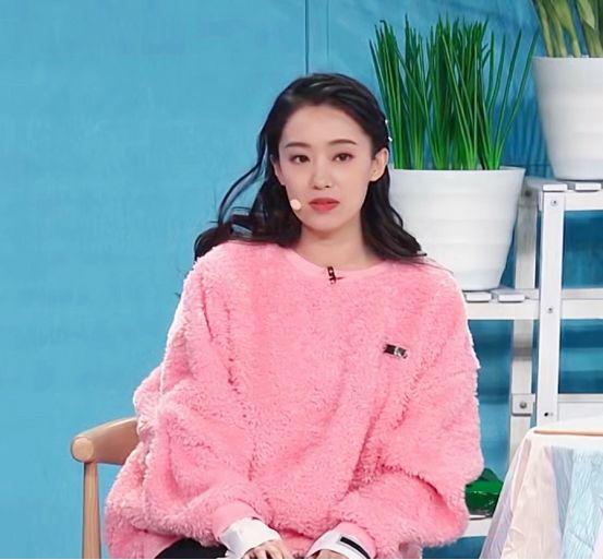 CQ9电子 CQ9传奇电子张小斐翻红后资源真好穿高端奢侈服装