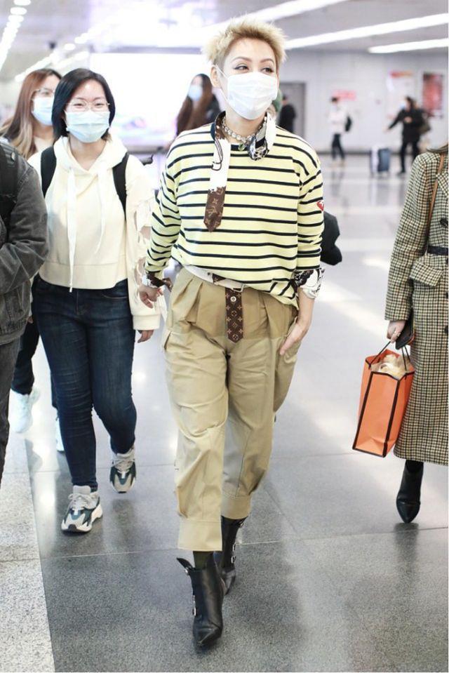 宁静一身男装走机场休CQ9电子 CQ9传奇电子闲的服装搭配看
