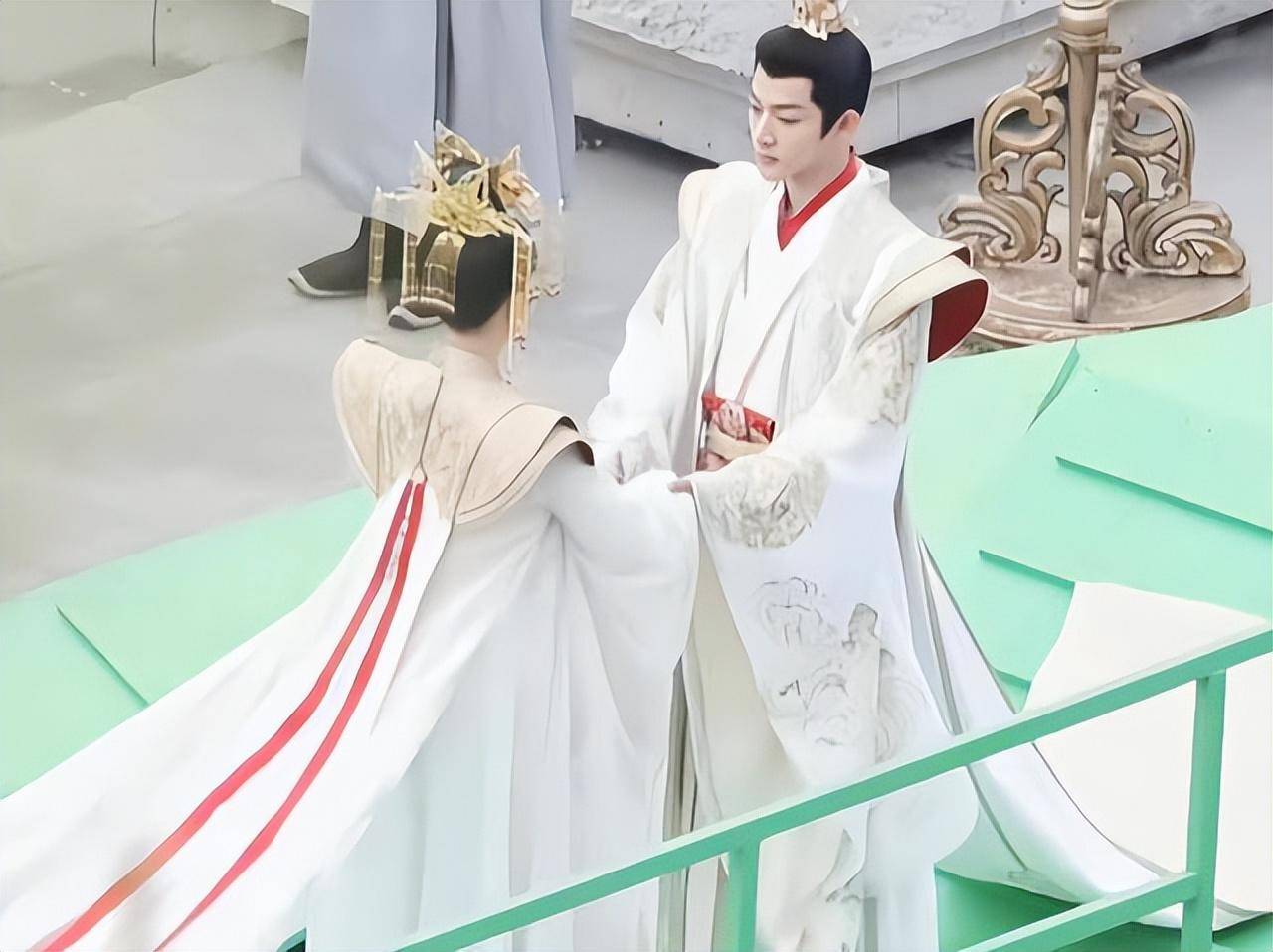 CQ9电子 CQ9传奇电子服装一改进全员大美人！杨紫张晚意现场台词把隔壁剧组都震撼了(图4)