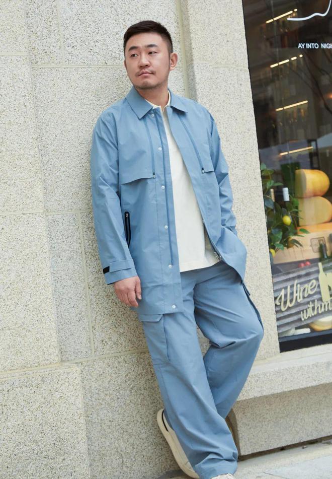 CQ9电子 CQ9传奇电子经典款变时髦、功能性服装凹造型、秋冬也要五颜六色男士穿搭今年大变样？(图35)
