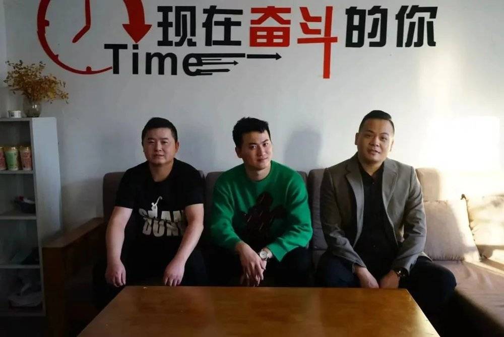 CQ9电子 CQ9传奇电子中老年电商：6点半直播卖货月入百万