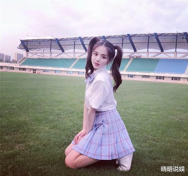 CQ9电子 CQ9传奇电子杨超越白丝长腿JK制服少女蜕变成野性十足辣妹(图7)