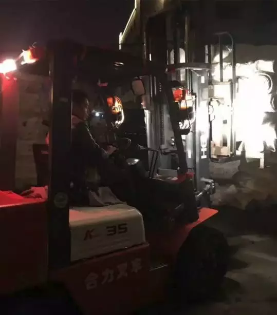 CQ9电子 CQ9传奇电子纺织厂倒班工人的辛酸你们是纺织业的最可爱的人(图3)