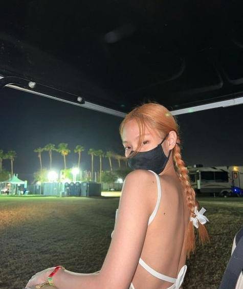 CQ9电子 CQ9传奇电子Jennie性感造型多次陷争议！私下着透视装、露背装被指太暴露(图8)