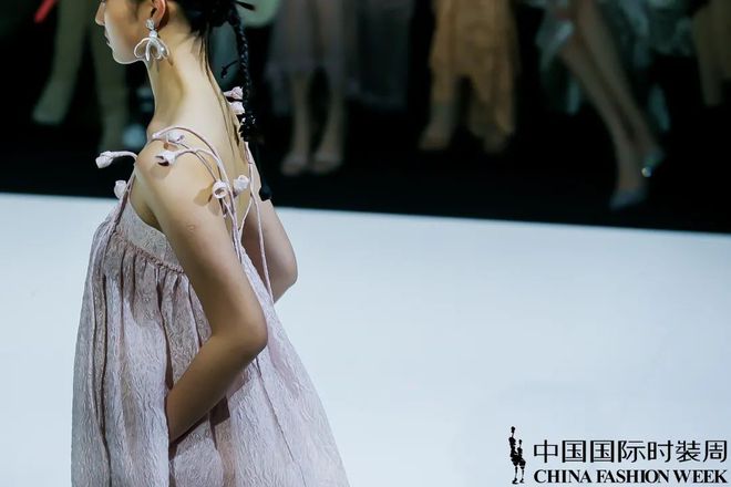 CQ9电子 CQ9传奇电子第26届中国十佳时装设计师 因为专注所以热爱（上）(图4)