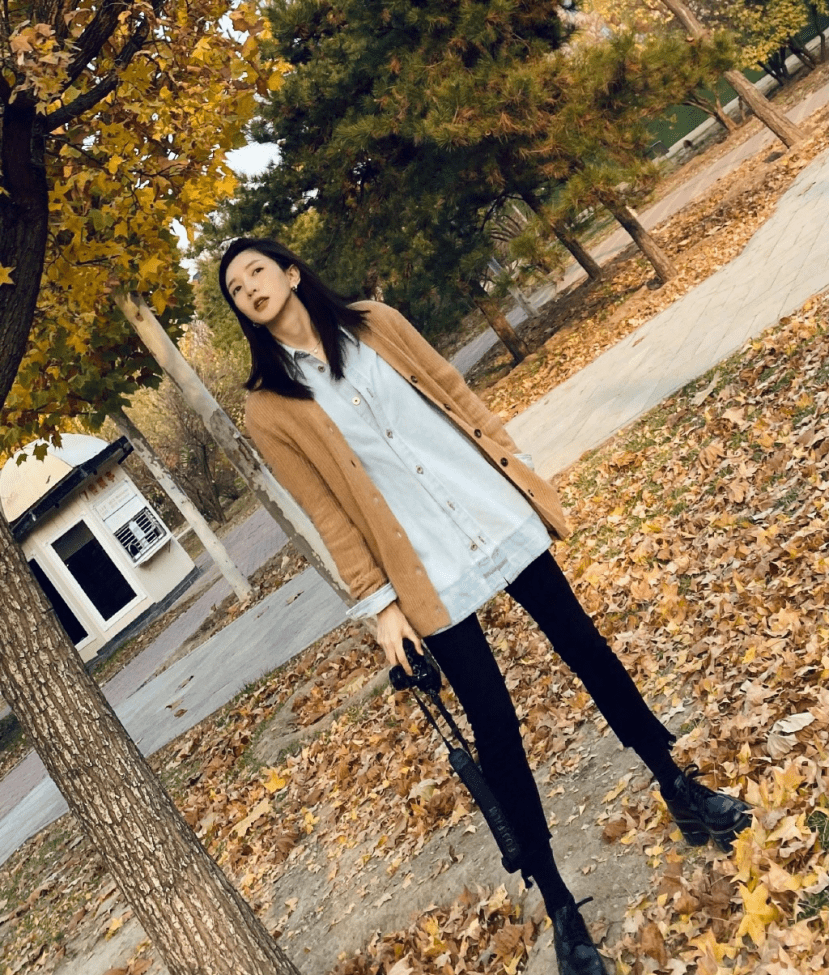 优雅柔和的穿搭一定要看针织衫！曲线的服装设计更容易展现特色CQ9电子 CQ9传奇电子(图3)
