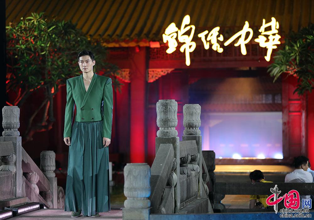锦绣中华——202CQ9电子 CQ9传奇电子1中国非遗服饰秀亮相海南崖州[组图](图10)
