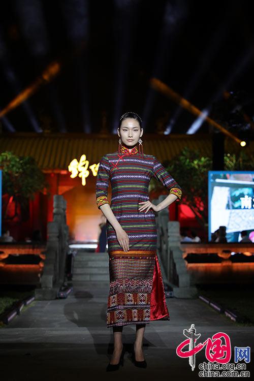 锦绣中华——202CQ9电子 CQ9传奇电子1中国非遗服饰秀亮相海南崖州[组图](图7)