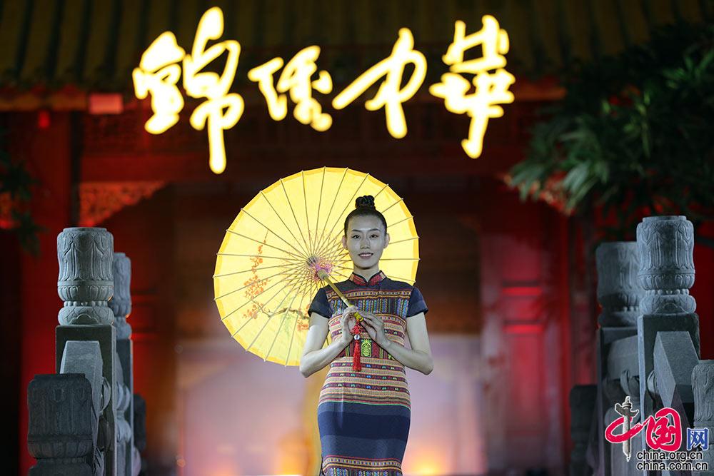 锦绣中华——202CQ9电子 CQ9传奇电子1中国非遗服饰秀亮相海南崖州[组图](图8)