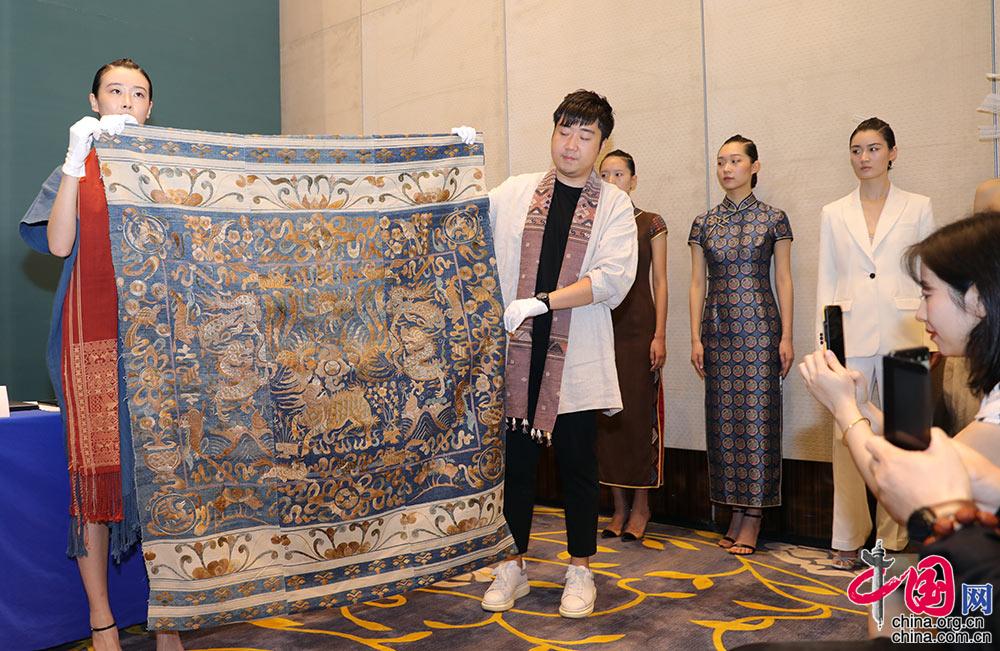 锦绣中华——202CQ9电子 CQ9传奇电子1中国非遗服饰秀亮相海南崖州[组图](图5)