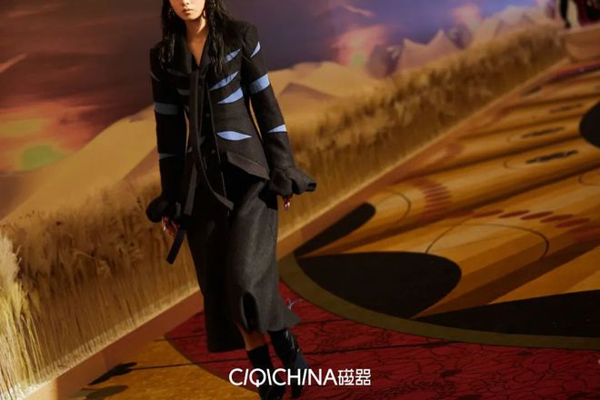 CQ9电子 CQ9传奇电子这一年时装走秀形式大洗牌(图22)