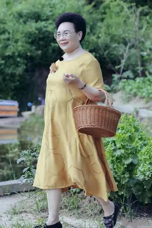 普通中老年女性远离这几种CQ9电子 CQ9传奇电子衣服(图3)