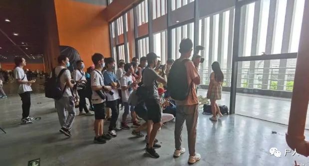 扒衣露胸穿裙抄底！那些漫展上的JK女孩究竟是CQ9电子 CQ9传奇电子不是在搞黄色？(图15)