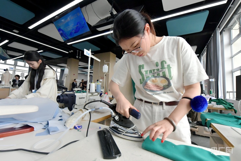 CQ9电子 CQ9传奇电子30名学生竞技“服装设计与工艺”赛