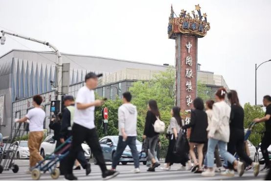 CQ9电子 CQ9传奇电子杭州四季青服装批发市场禁止直播带货