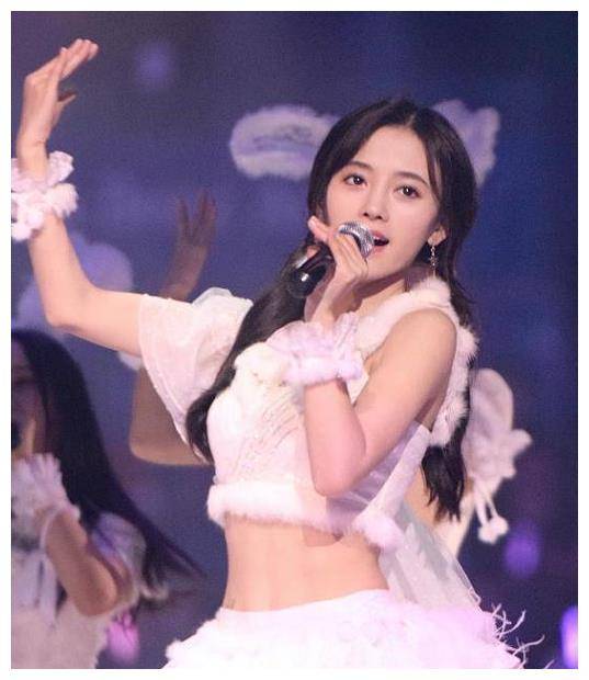 CQ9电子 CQ9传奇电子鞠婧祎有多狠？化身清纯“兔女郎”热裤比安全裤还短2CM(图2)