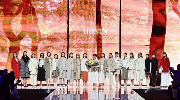 非遗文化、城市IP、国潮与时裳“跨界CQ9电子 CQ9传奇电子”联名2022武汉时裳产业荟开幕(图2)