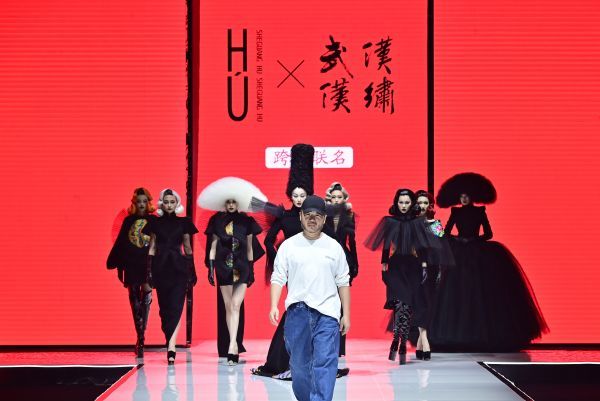 非遗文化、城市IP、国潮与时裳“跨界CQ9电子 CQ9传奇电子”联名2022武汉时裳产业荟开幕