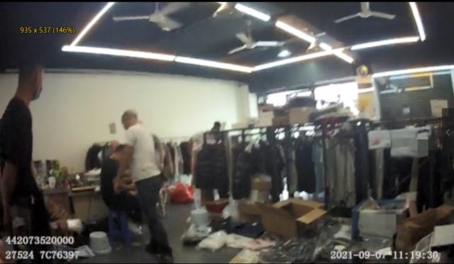 CQ9电子 CQ9传奇电子进货价一堆200元！服装网店被查所谓“大牌”竟全是假的(图5)