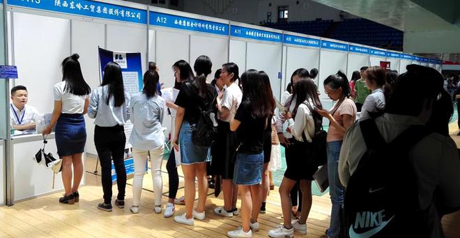 CQ9电子 CQ9传奇电子“公司不招天津人”大学生就业遇到奇葩要求原因叫人哭笑不得(图10)