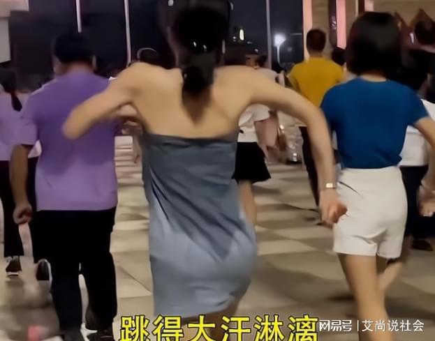 CQ9电子 CQ9传奇电子回顾：广东美女穿清凉跳广场舞汗水淋湿衣服后遭到网友的争议(图6)
