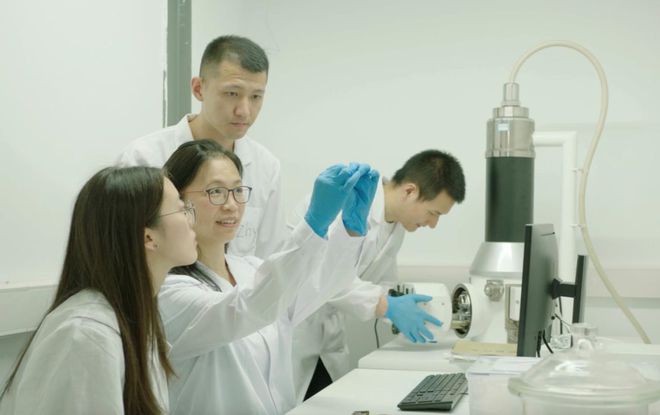 这是什么神仙小CQ9电子 CQ9传奇电子姐姐？突破“卡脖子”难题探索微纳米纤维的奥秘(图6)