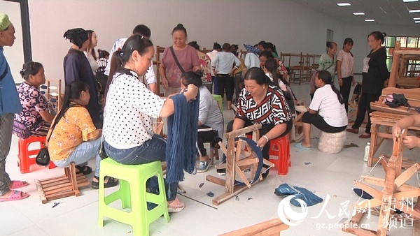 关岭“锦绣计划”民族手工纺织培训 促进妇女就业创业CQ9电子 CQ9传奇电子