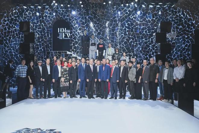 CQ9电子 CQ9传奇电子2020中国纺织服装行业十大时尚引领榜样(图17)