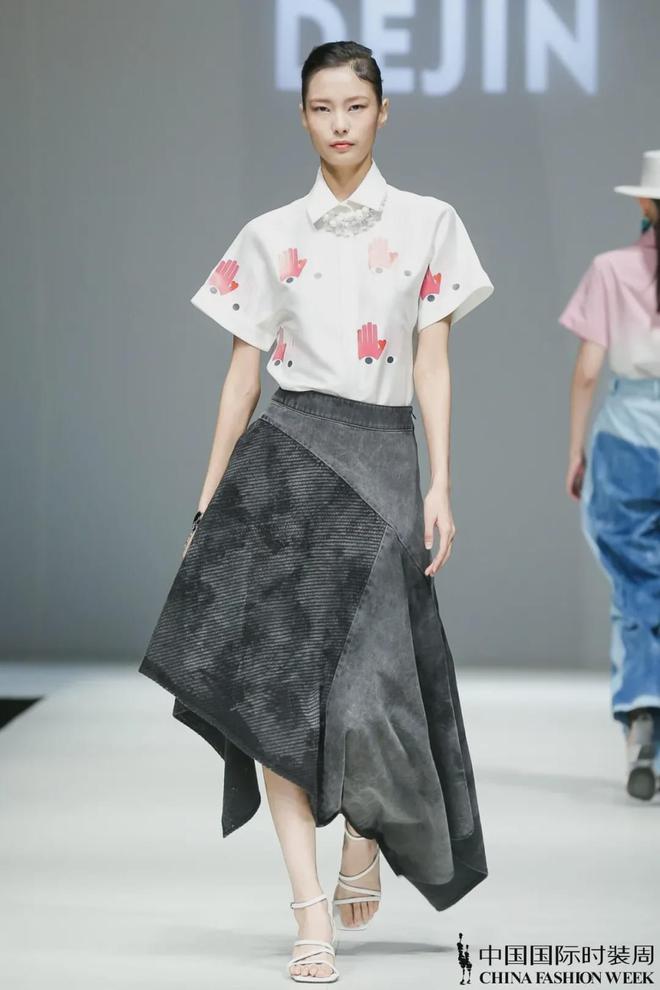 CQ9电子 CQ9传奇电子2020中国纺织服装行业十大时尚引领榜样(图29)