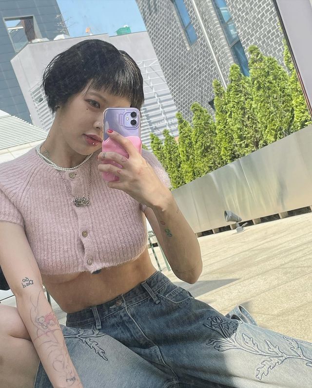 CQ9电子 CQ9传奇电子BLACKPINK金珍妮演出服太过暴露引争议网友：这是情趣内衣吧！(图11)