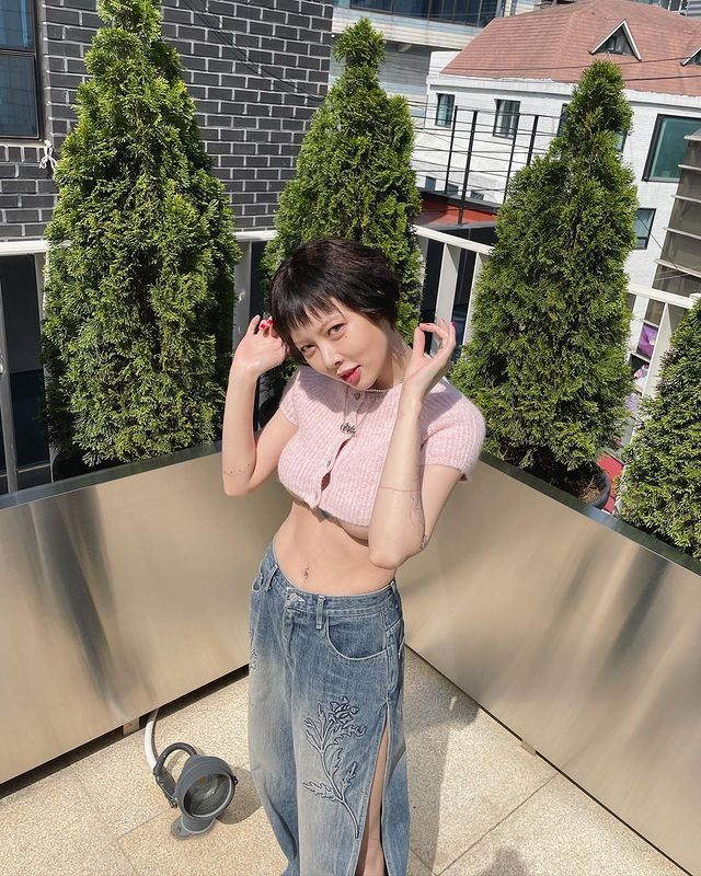 CQ9电子 CQ9传奇电子BLACKPINK金珍妮演出服太过暴露引争议网友：这是情趣内衣吧！(图10)