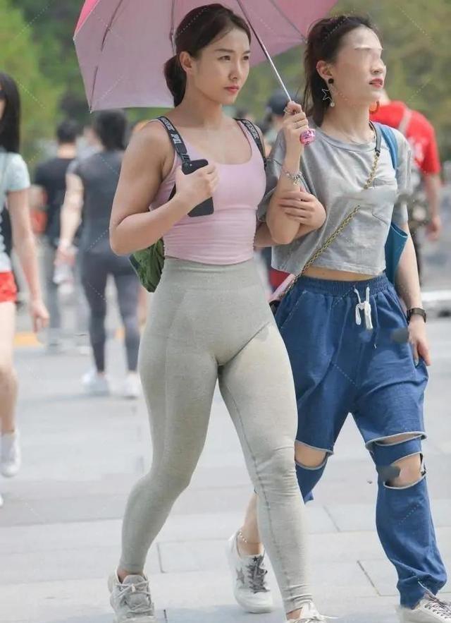 CQ9电子 CQ9传奇电子时髦的服装看起来优雅性感各方面都很优雅高贵冷艳