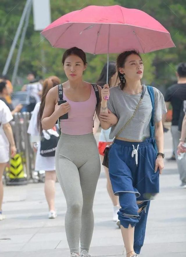 CQ9电子 CQ9传奇电子时髦的服装看起来优雅性感各方面都很优雅高贵冷艳(图3)